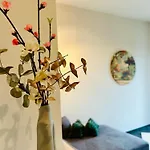 Apartamento Deluxe Im Gruenen Mit Balkon Und Fruehstueck Im Reindahls *