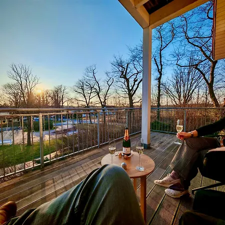 Deluxe Im Gruenen Mit Balkon Und Fruehstueck Im Reindahls Apartment