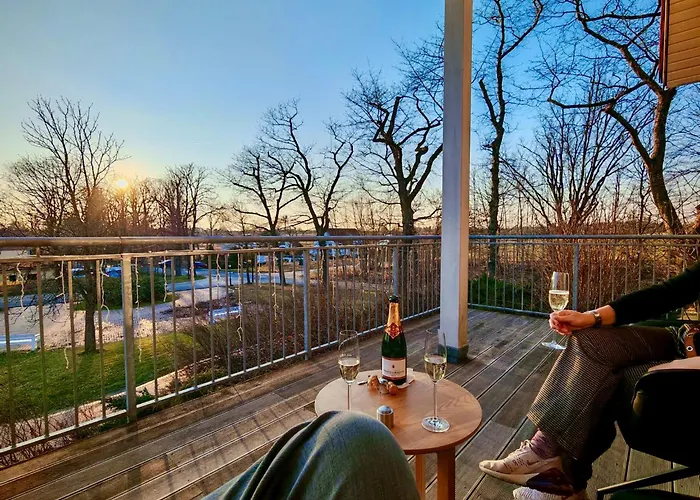 Deluxe Im Gruenen Mit Balkon Und Fruehstueck Im Reindahls Lejlighed